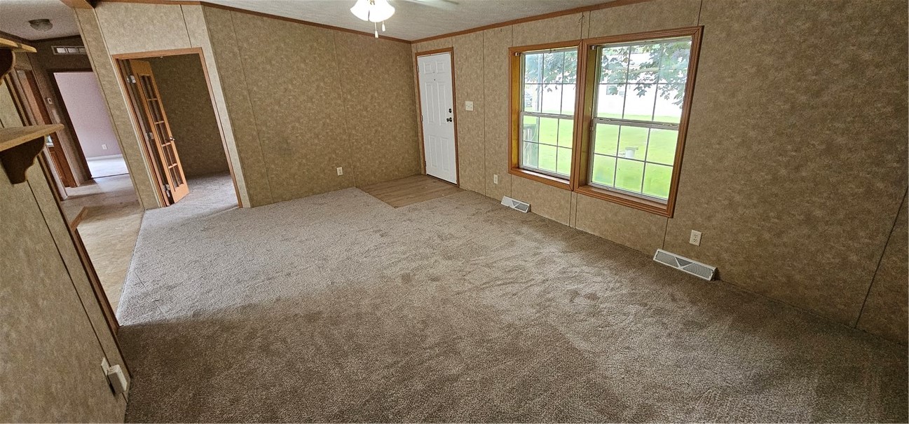 185 Spring Run Manchester, NY 14432 - Photo 4 of 32