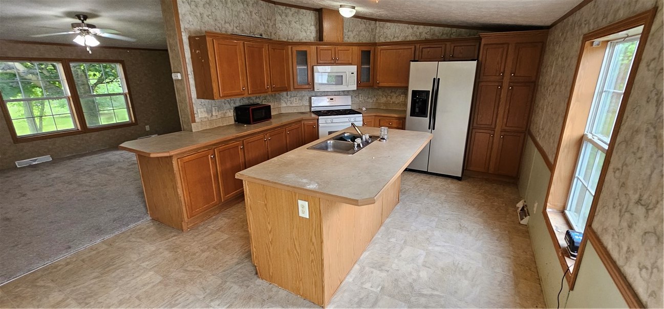 185 Spring Run Manchester, NY 14432 - Photo 5 of 32