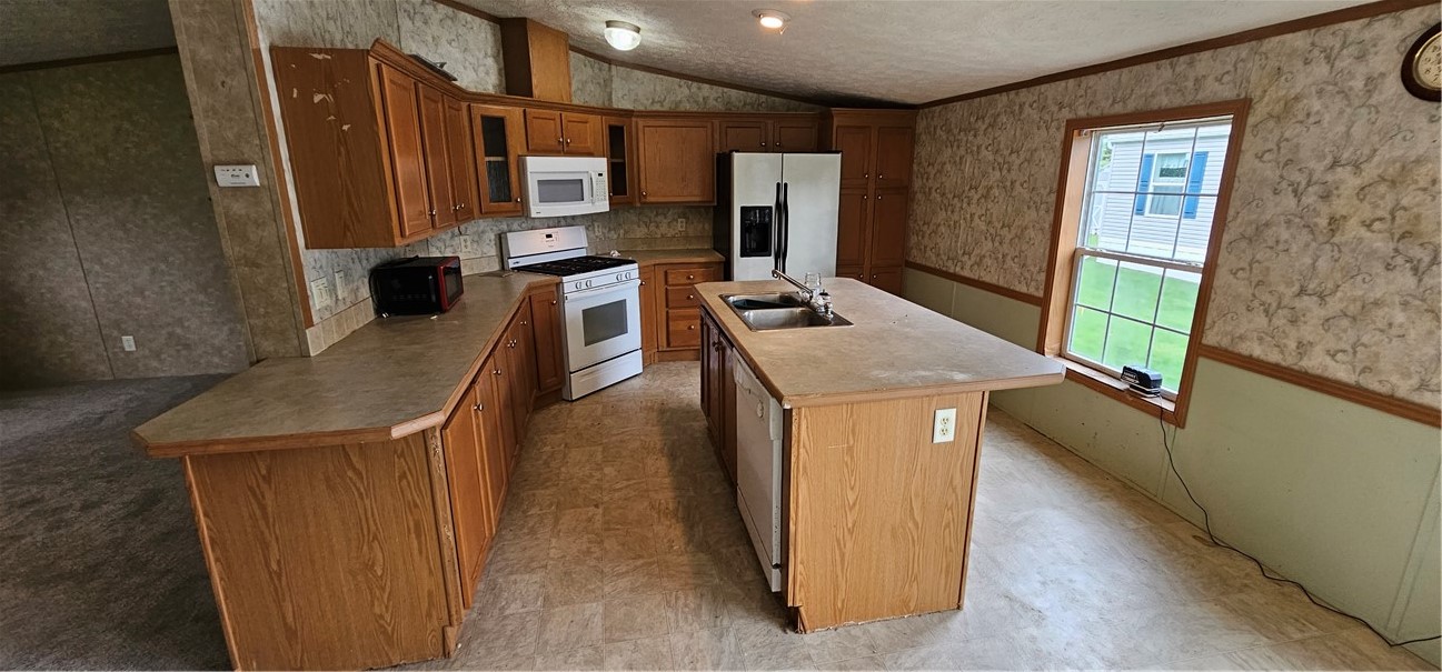 185 Spring Run Manchester, NY 14432 - Photo 6 of 32