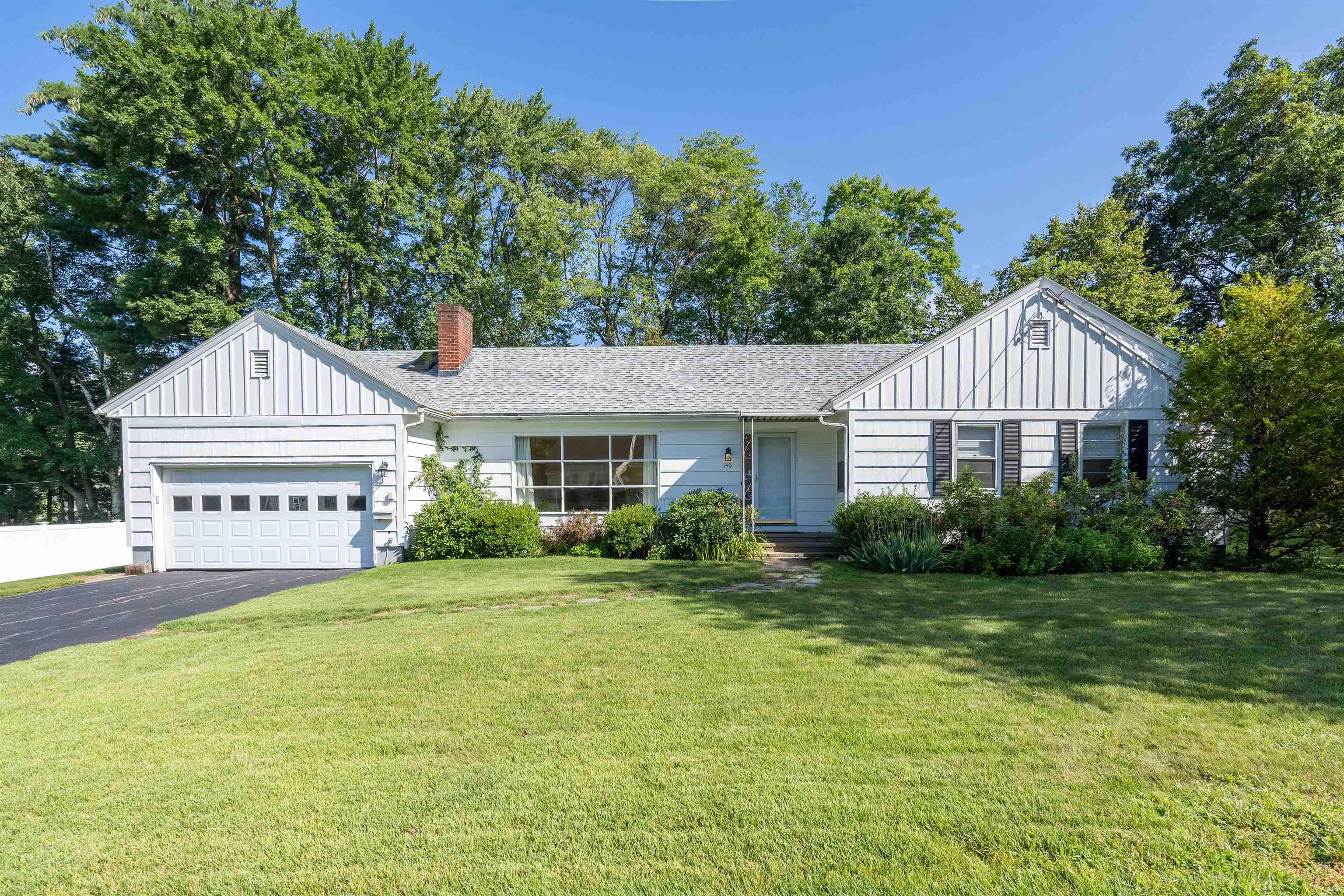 140 North Gate Road Manchester, NH 03104 - Photo 1 of 18 Gallery Image 1