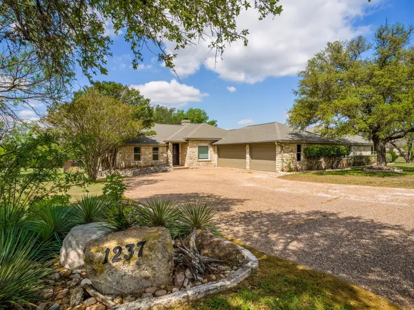 $749,000 | 1237 Ridge Harbor Drive, Spicewood, TX 78669