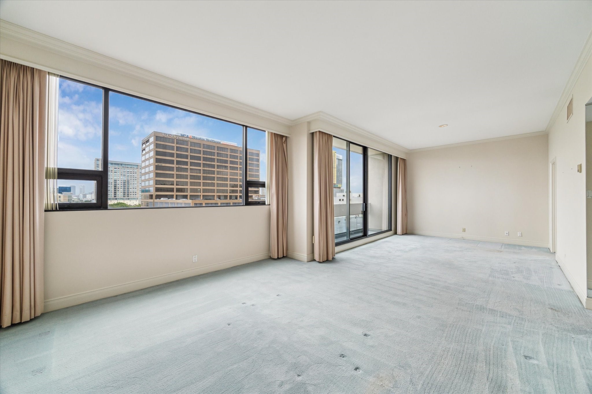 1111 Hermann Drive, Unit 7F Houston, TX 77004 - Photo 14 of 42 a view of an empty room with a window