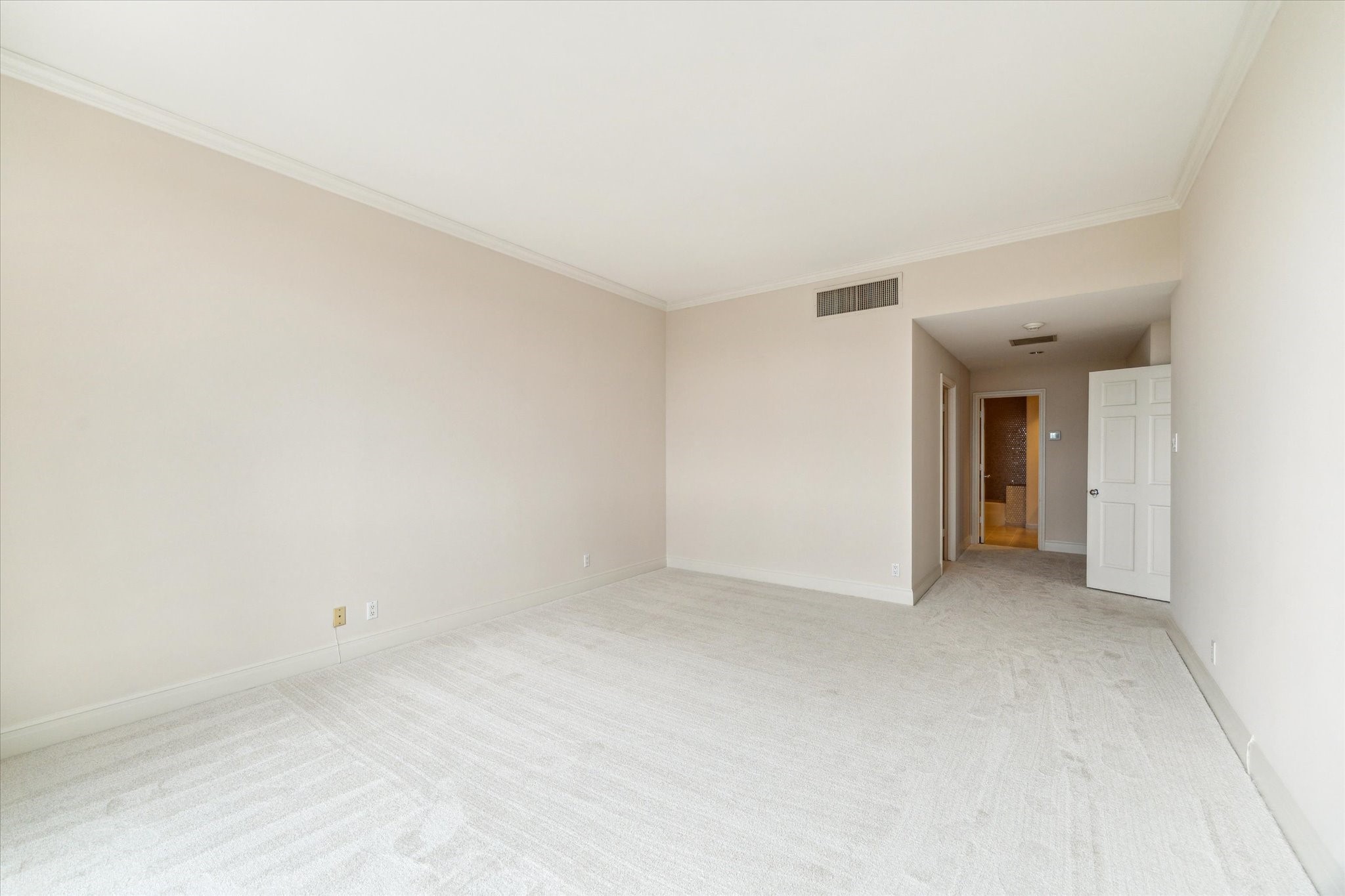 1111 Hermann Drive, Unit 7F Houston, TX 77004 - Photo 20 of 42 a view of an empty room