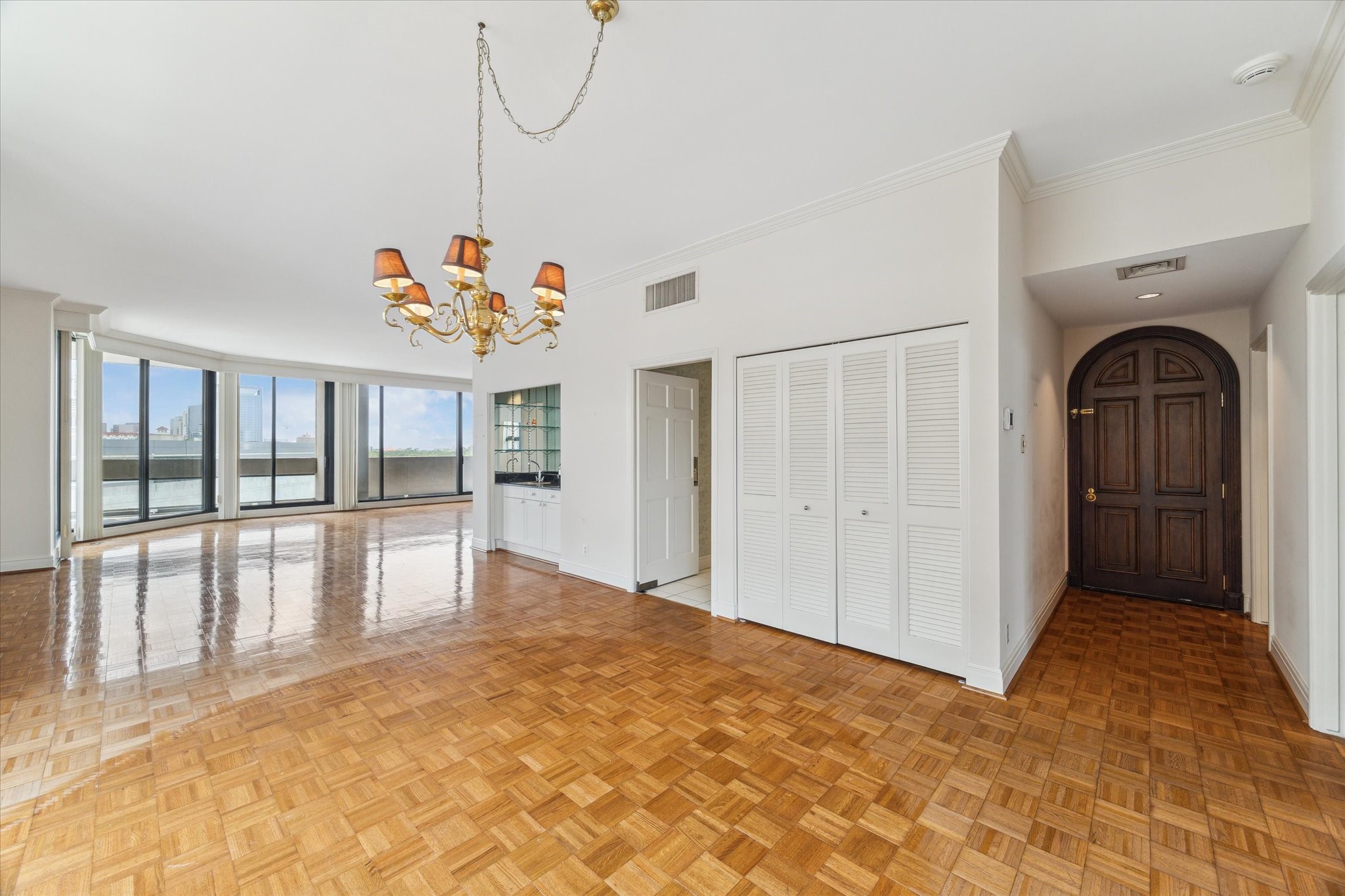 1111 Hermann Drive, Unit 7F Houston, TX 77004 - Photo 2 of 42 a view of an entryway