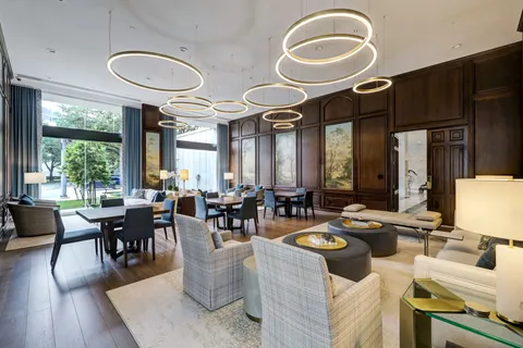 a view of a fountain in front of a building