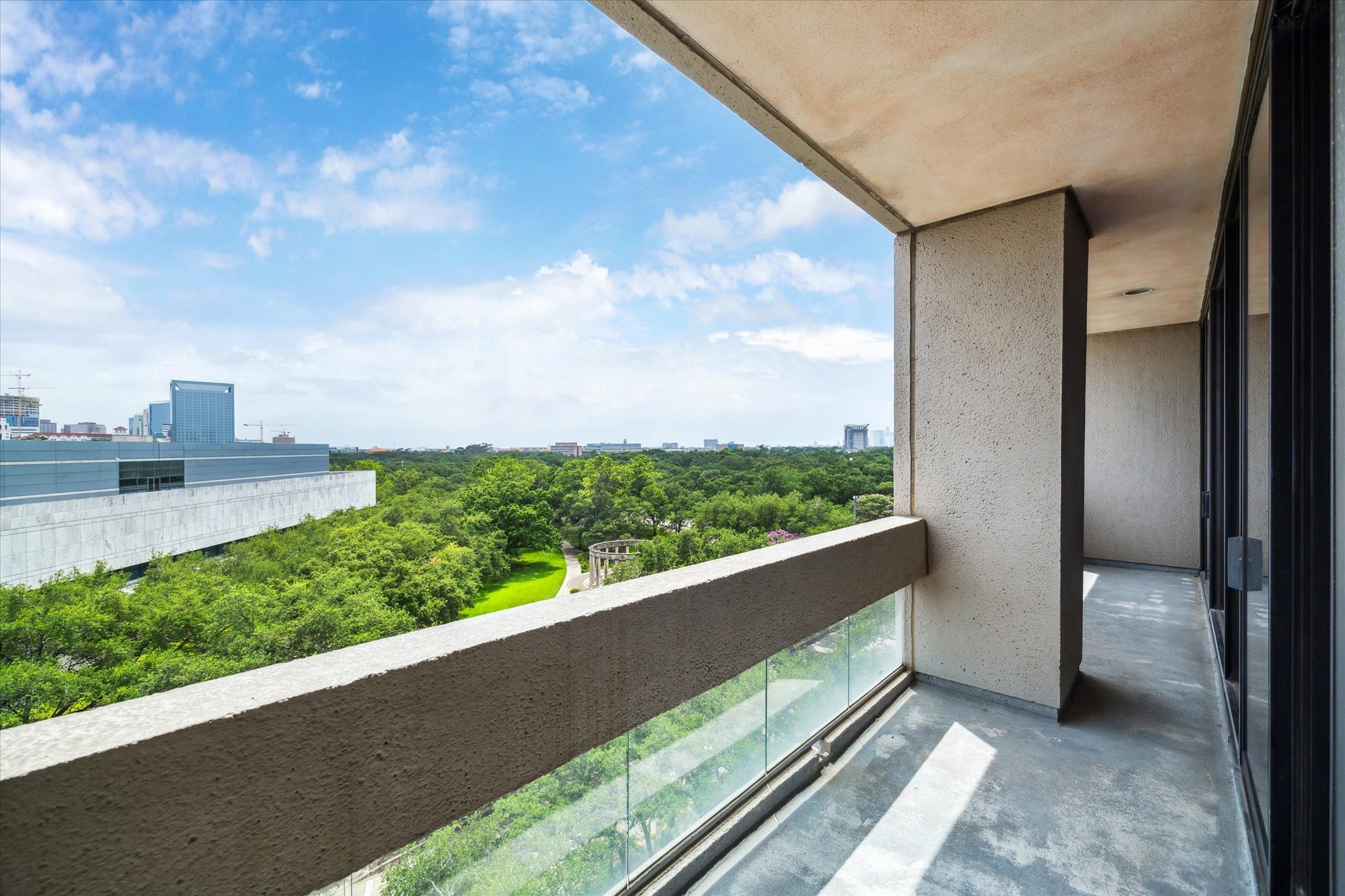 1111 Hermann Drive, Unit 7F Houston, TX 77004 - Photo 9 of 42 a view of balcony with city view