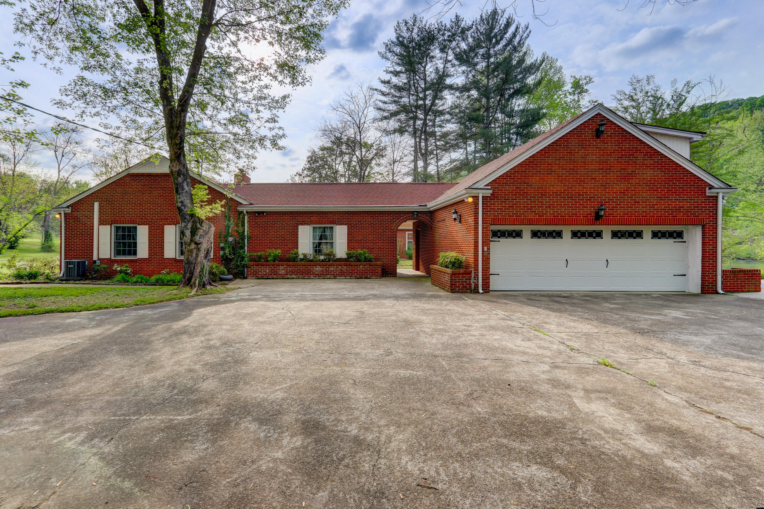 800 Riverbend Road Clinton, TN 37716 - Photo 3 of 32 View from Driveway