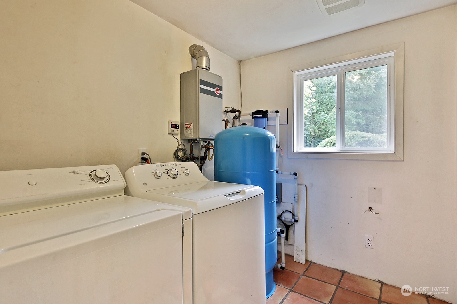 7394 Bailey Road Clinton, WA 98236 - Photo 32 of 40 Gallery Image 32