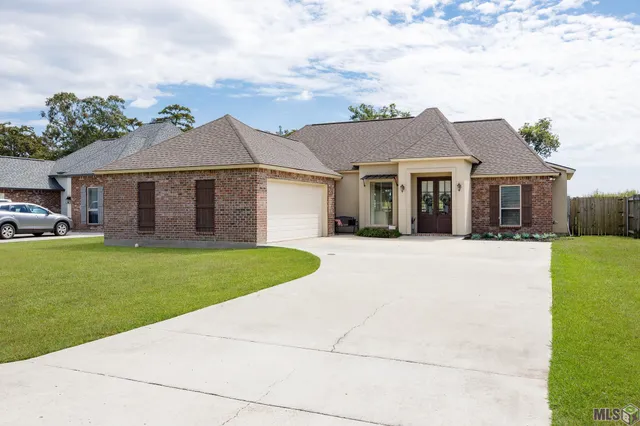 $310,000 | 4850 Pointe Prospect Drive, Oscar, LA 70762