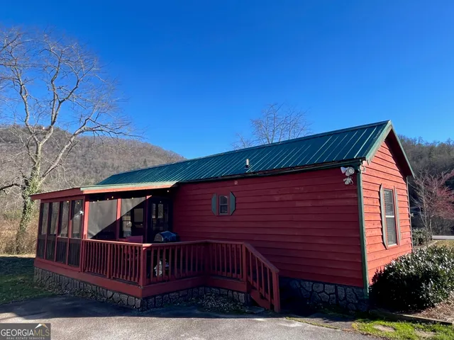 a view of backyard of house
