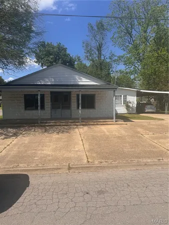 $65,000 | 115 West Tom Brown Street, Charleston, MO 63834