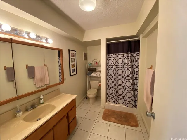 a view of utility room with washer and dryer