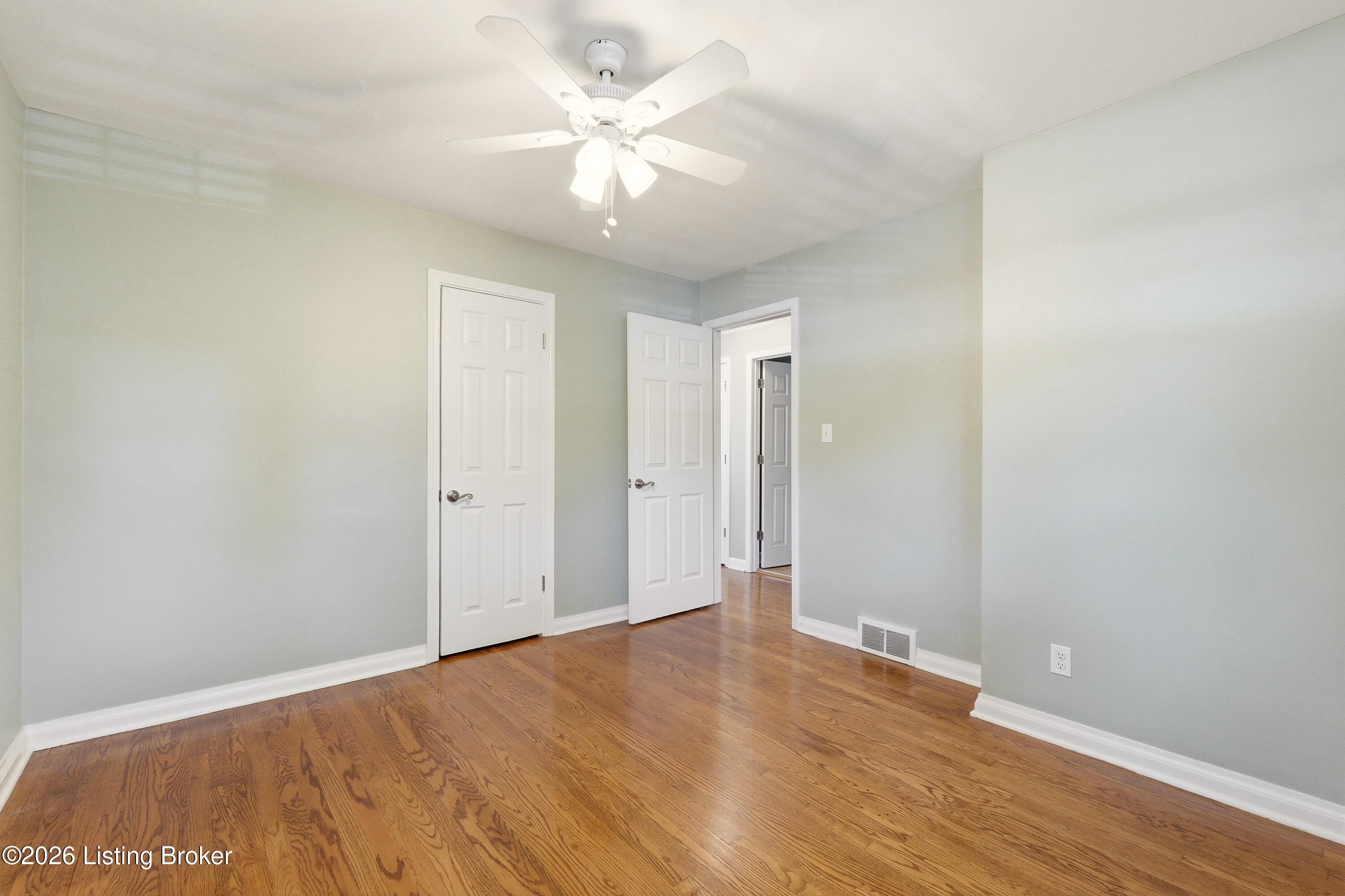 4210 Dolphin Road Louisville, KY 40220 - Photo 25 of 56 26_4210dolphin_louisvillerealestatemedia