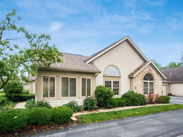 $319,000 | 2626 Landings Way, Unit 12, Grove City, OH 43123