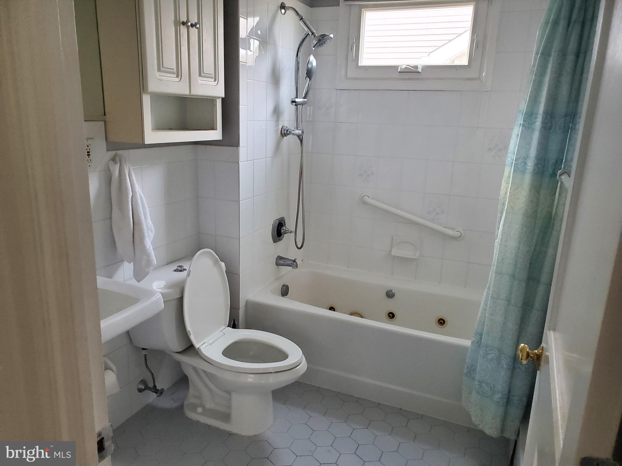 4176 Nottingham Way Hamilton, NJ 08690 - Photo 7 of 7 Gallery Image 7