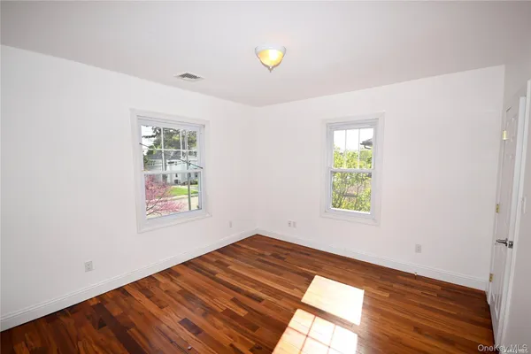 $5,300 | 21 Arrandale Avenue, Great Neck, NY 11024