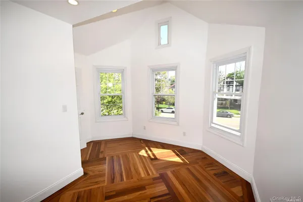 $5,300 | 21 Arrandale Avenue, Great Neck, NY 11024