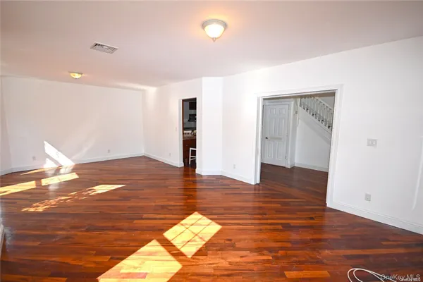 $5,300 | 21 Arrandale Avenue, Great Neck, NY 11024