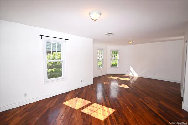 $5,300 | 21 Arrandale Avenue, Great Neck, NY 11024