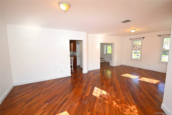 $5,300 | 21 Arrandale Avenue, Great Neck, NY 11024