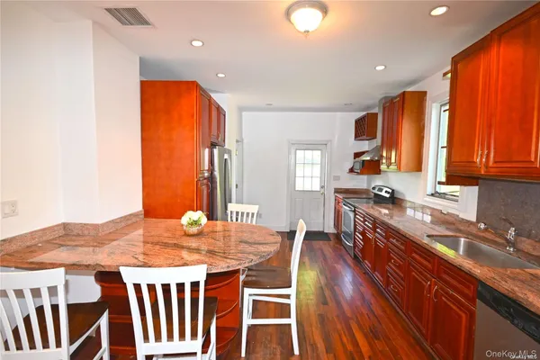 $5,300 | 21 Arrandale Avenue, Great Neck, NY 11024