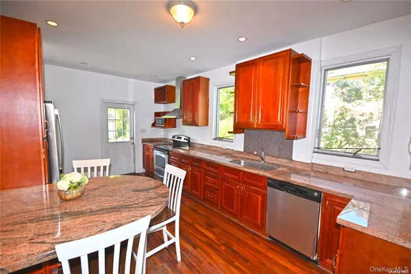 $5,300 | 21 Arrandale Avenue, Great Neck, NY 11024