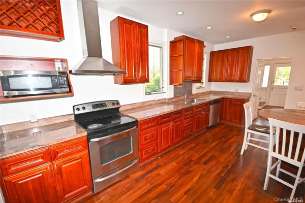 $5,300 | 21 Arrandale Avenue, Great Neck, NY 11024