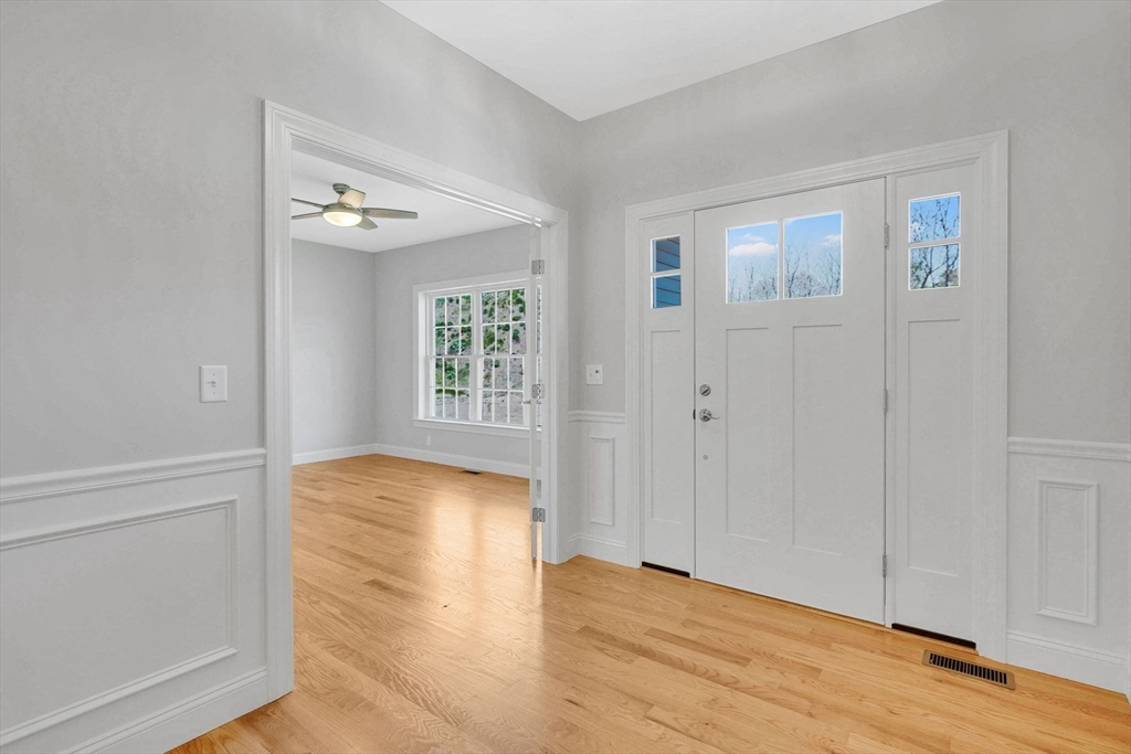 56 Liberty Lane Enfield, CT 06082 - Photo 5 of 36