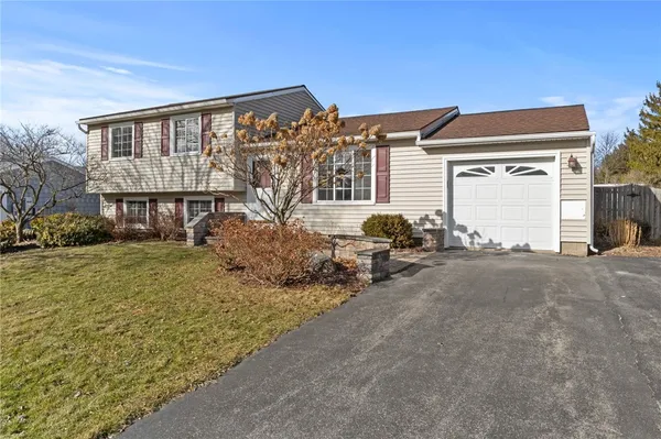 $2,695 | 247 Overland Trail, Henrietta, NY 14586