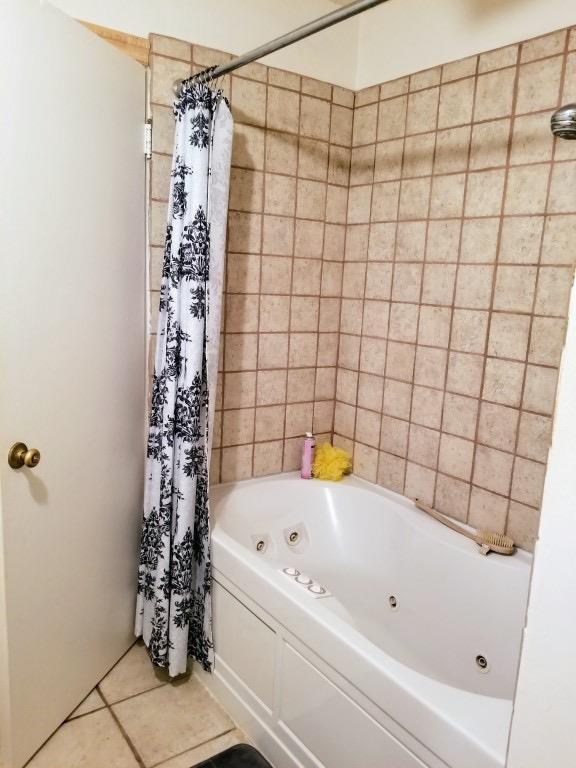 443 Beebe Road Central Point, OR 97502 - Photo 5 of 10 Interior bathroom with jetted tub