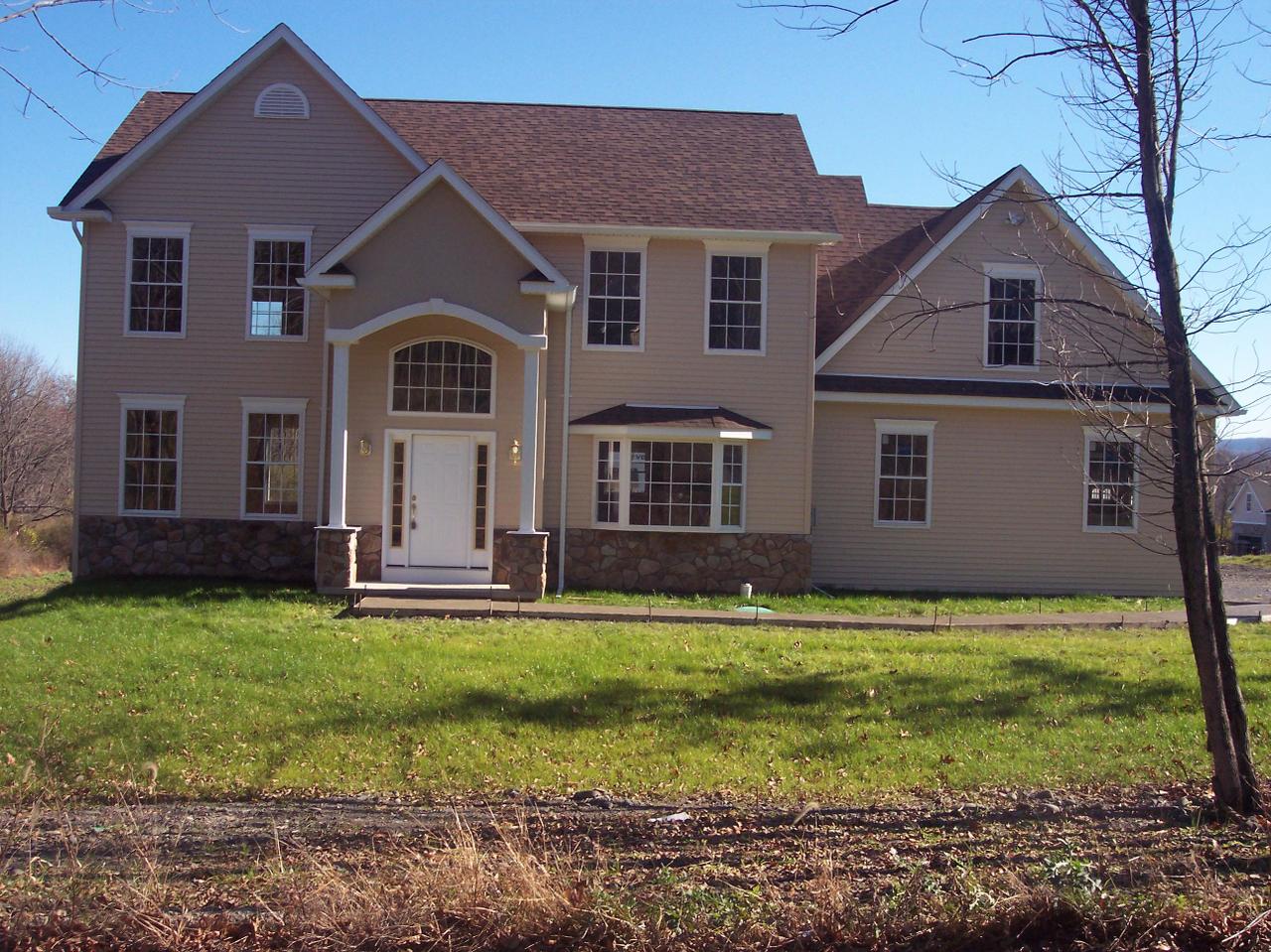 13 Michaels Run Road Stroudsburg, PA 18360 - Photo 1 of 1 FRONT