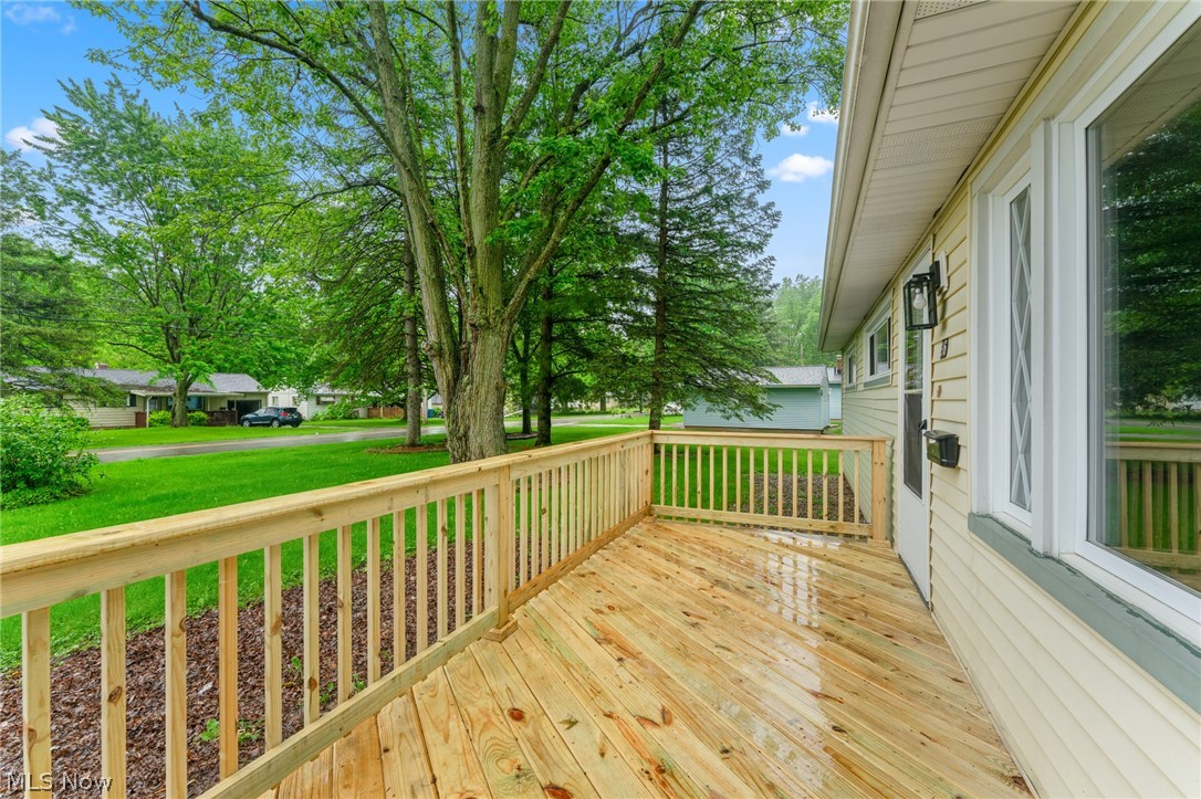 962 Keefer Road Girard, OH 44420 - Photo 3 of 31 Wooden terrace with a yard