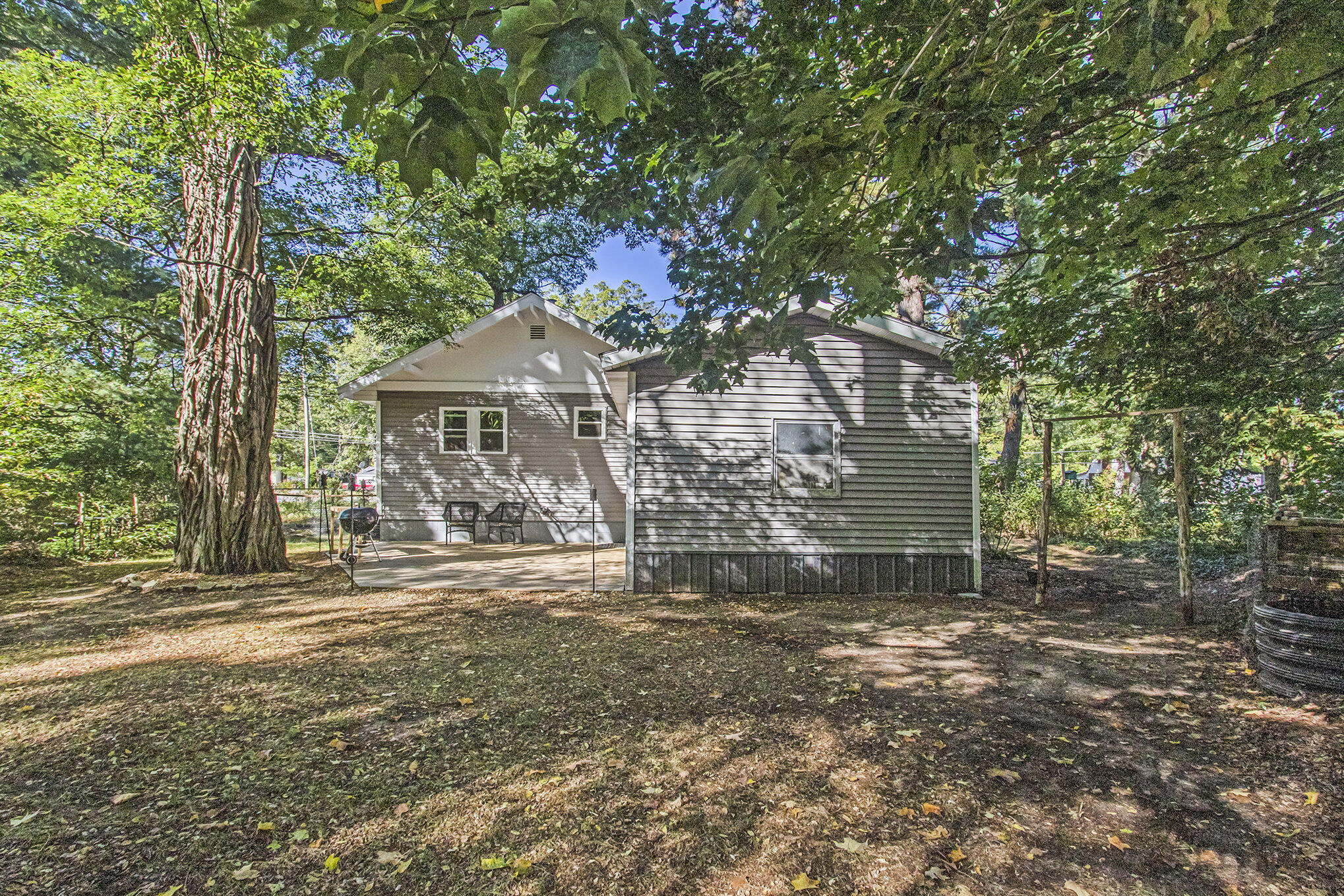 2004 Whitehall Road Muskegon, MI 49445 - Photo 28 of 31 026_mhw_0629_7010