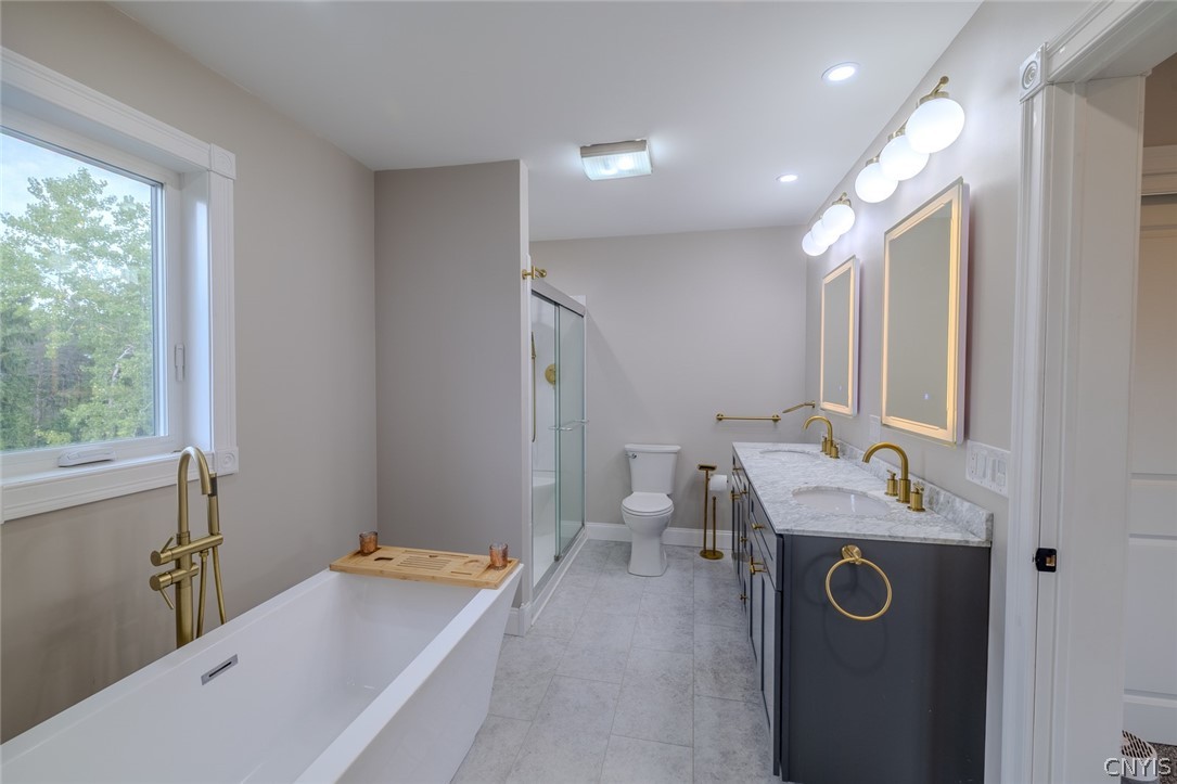6989 Harp Road Lincoln, NY 13032 - Photo 21 of 44 Soaking Tub and all!