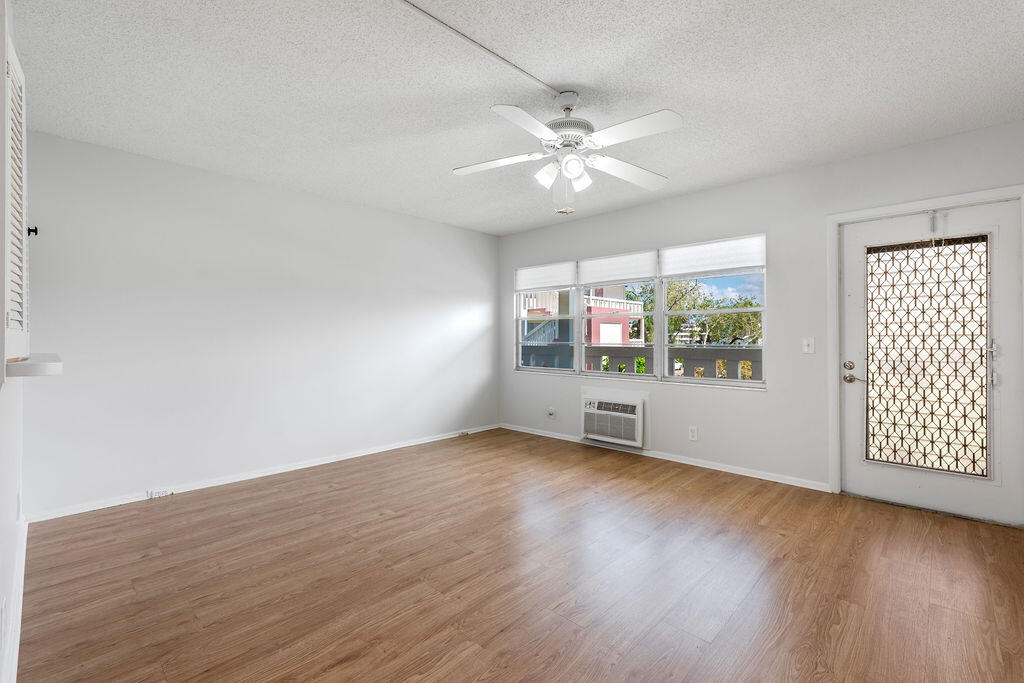 568 Fanshaw North, Unit 568 Boca Raton, FL 33434 - Photo 3 of 41 568FanshawN.BocaRaton-10