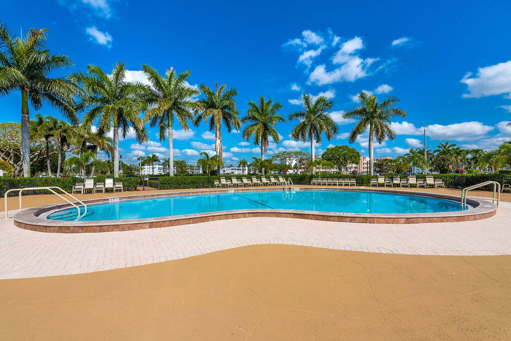 568 Fanshaw North, Unit 568 Boca Raton, FL 33434 - Photo 33 of 41 568FanshawN.BocaRaton-32