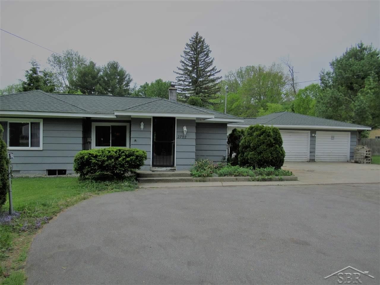 2702 East Pinconning Road Pinconning, MI 48650 - Photo 2 of 24 50042817-1.JPG