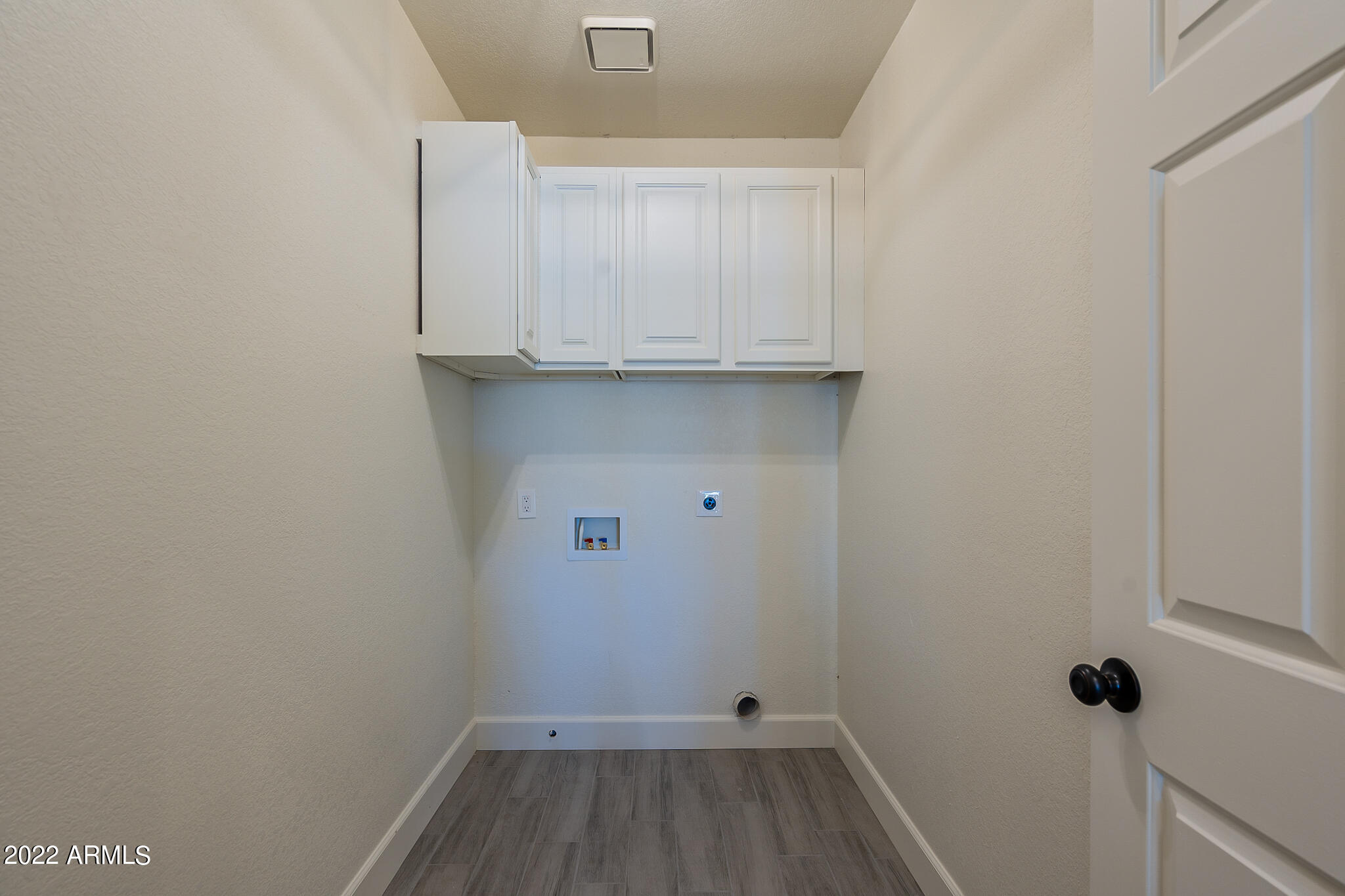 650 South Bay Drive Gilbert, AZ 85233 - Photo 34 of 40 Inside Laundry