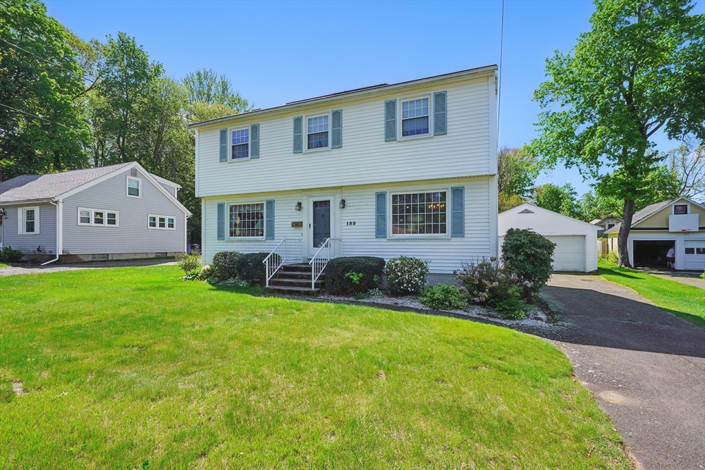 a view of a house with a backyard