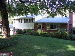 261 Wentworth Road Wayne, PA 19087 - Photo 1 of 6