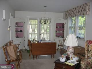 261 Wentworth Road Wayne, PA 19087 - Photo 3 of 6
