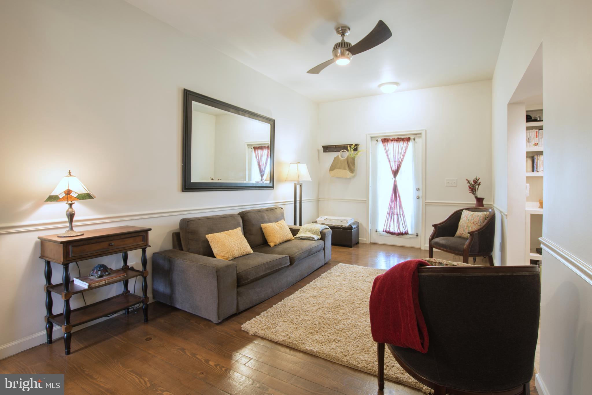 413 Ridge Avenue Hagerstown, MD 21740 - Photo 4 of 18 Living Room