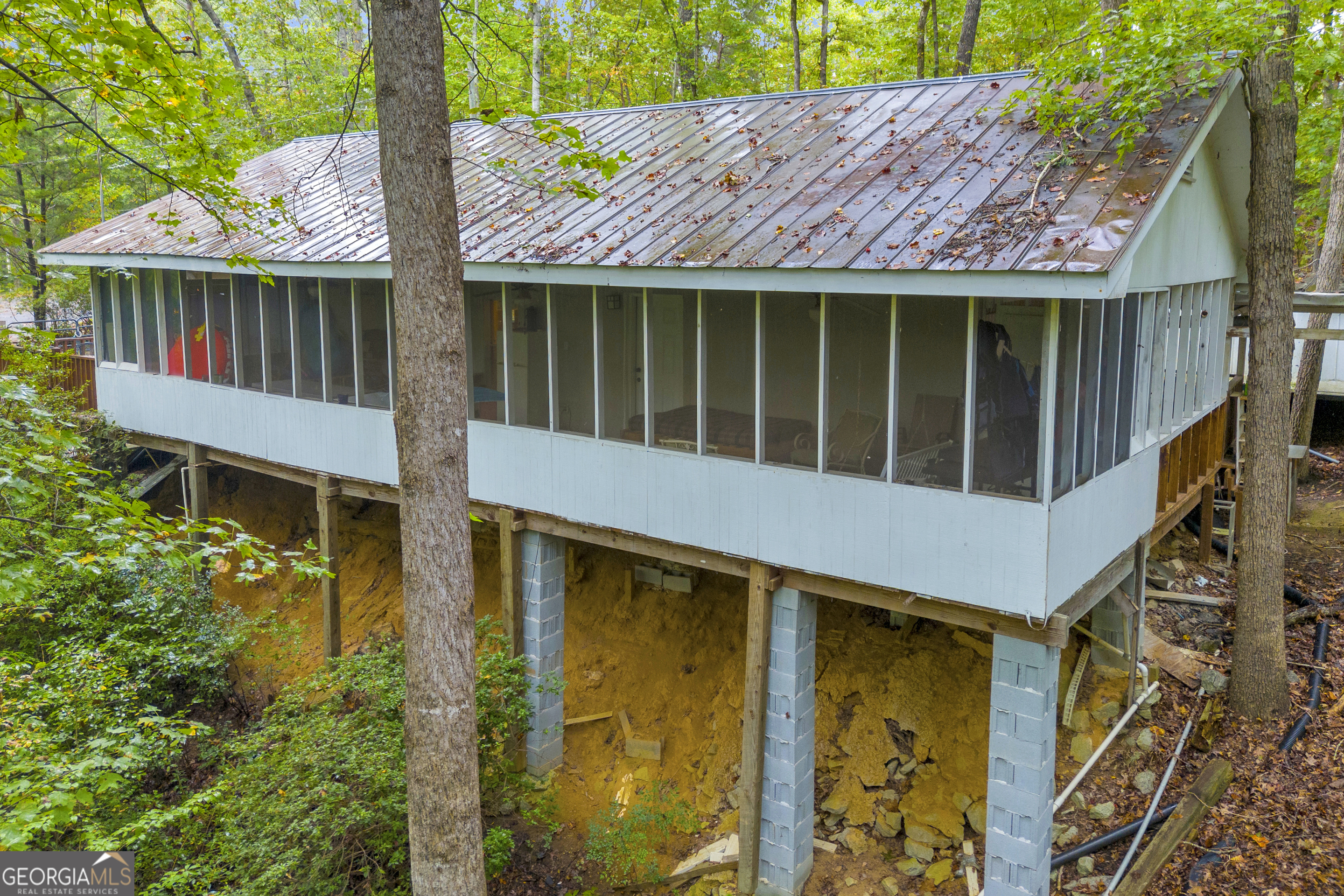 23 Wren Court Toccoa, GA 30577 - Photo 23 of 26 a house view with a garden space
