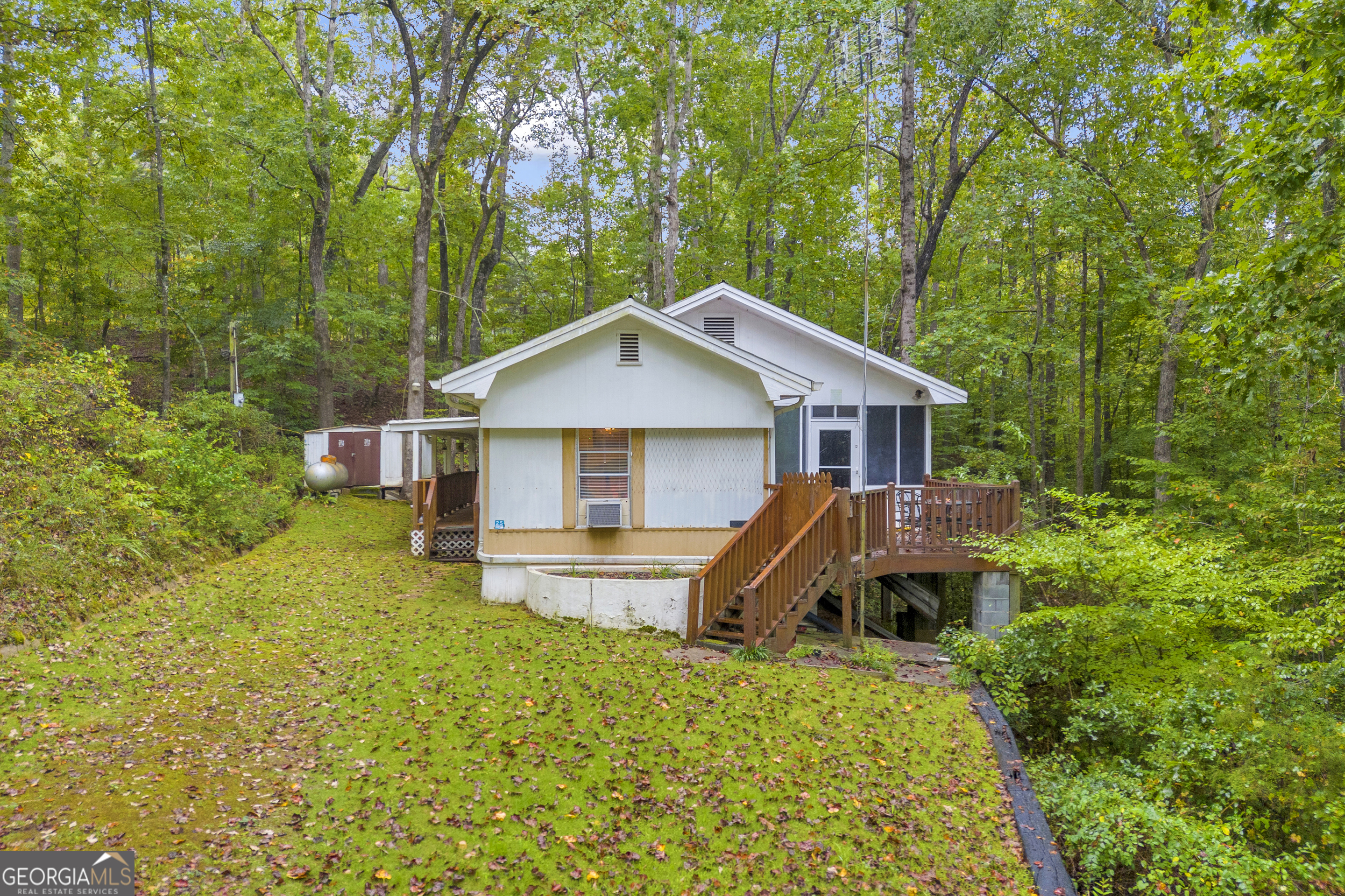 23 Wren Court Toccoa, GA 30577 - Photo 5 of 26 front view of a house with a yard