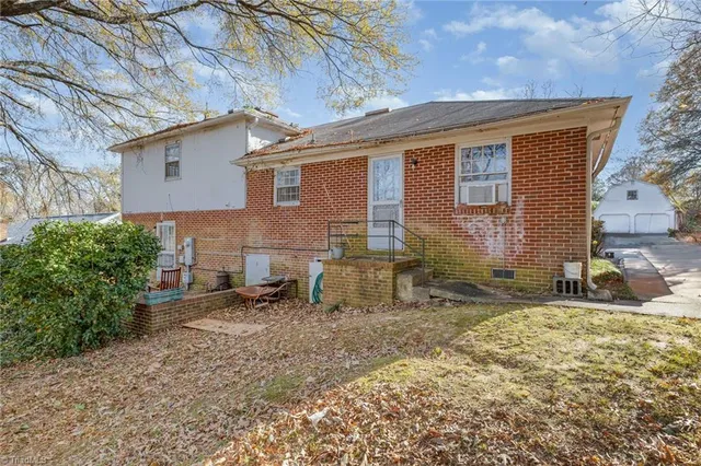 $189,900 | 2210 Dulaire Road, Greensboro, NC 27407