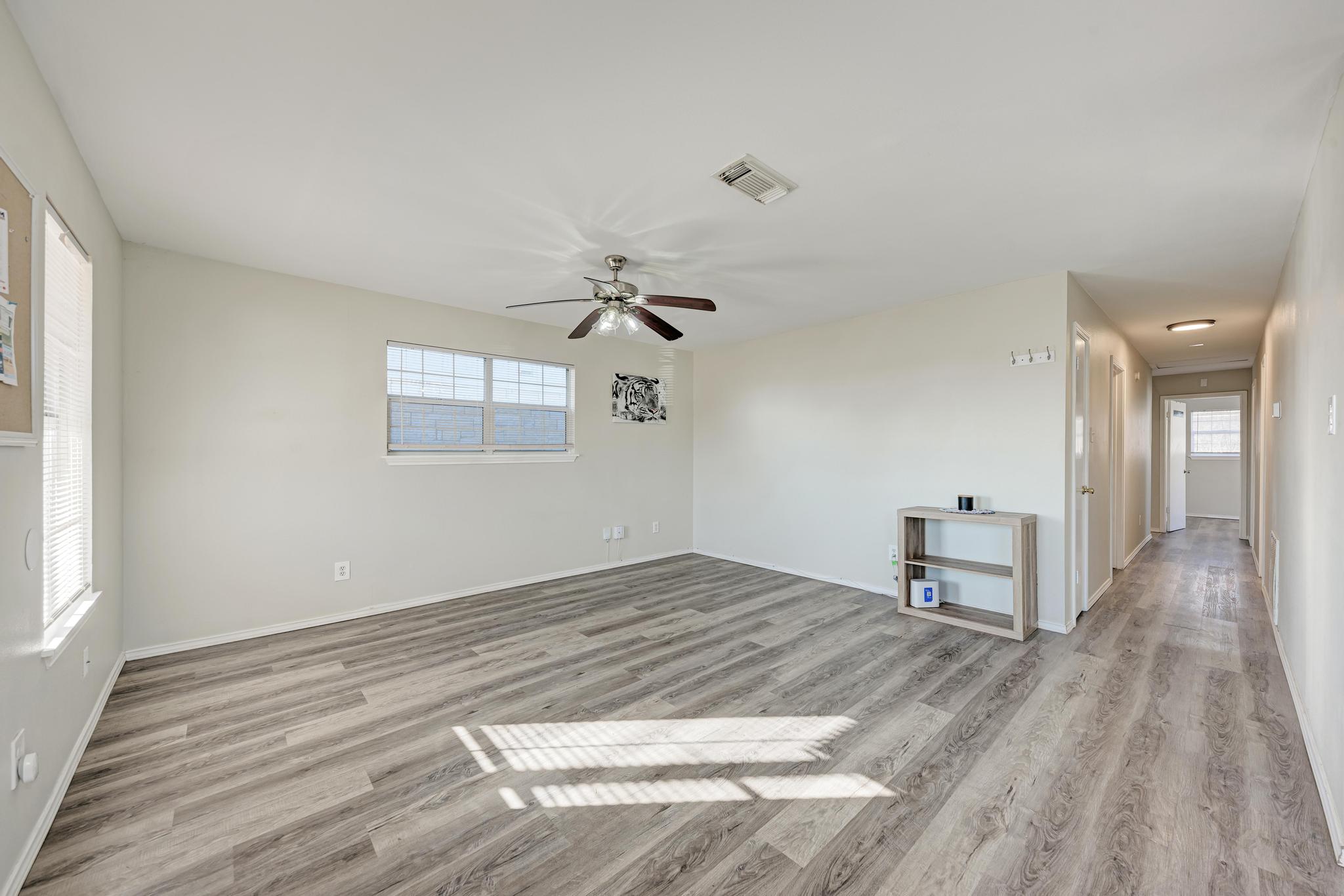 107 West Brenham Street Manor, TX 78653 - Photo 7 of 35 a view of a livingroom with a workspace