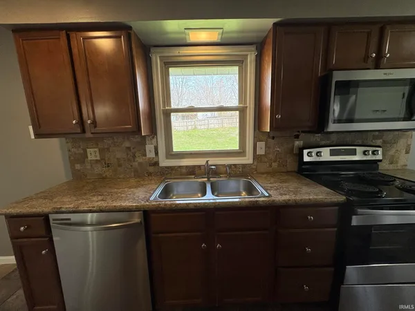 $234,900 | 7422 Edgedale Drive, Newburgh, IN 47630