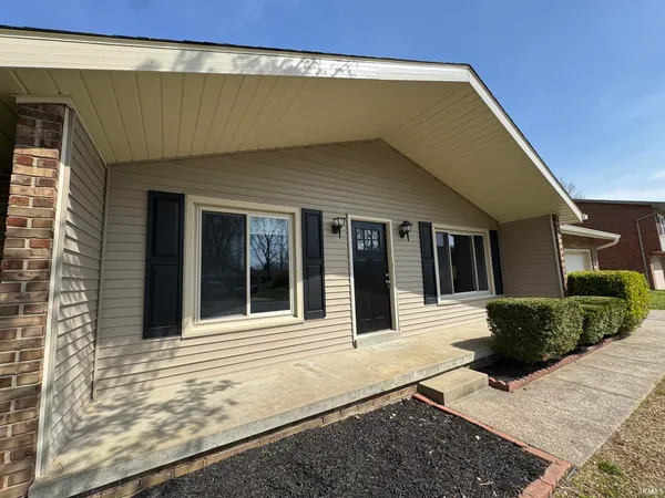 $234,900 | 7422 Edgedale Drive, Newburgh, IN 47630