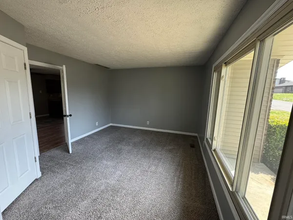 $234,900 | 7422 Edgedale Drive, Newburgh, IN 47630