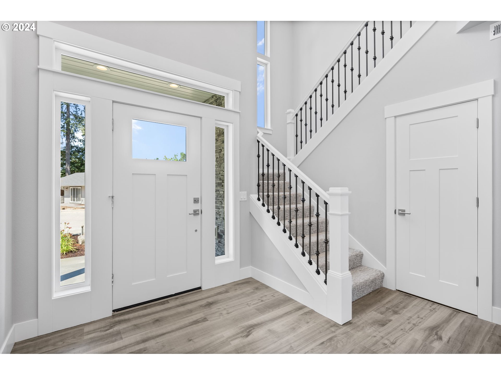 5826 Southwest Grayson Terrace Beaverton, OR 97078 - Photo 4 of 35